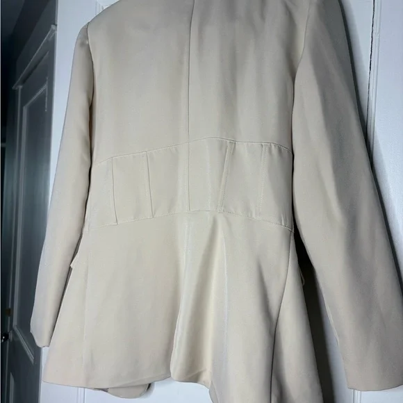 Club LLONDON Elegant Cream Women's Blazer - Picture 5 of 5